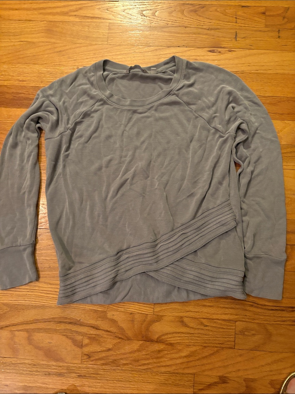 ATHLETA CRISS CROSS SWEATSHIRT DISTRESSED GREIGE TAUPE TIERED RIBBED style 79592
